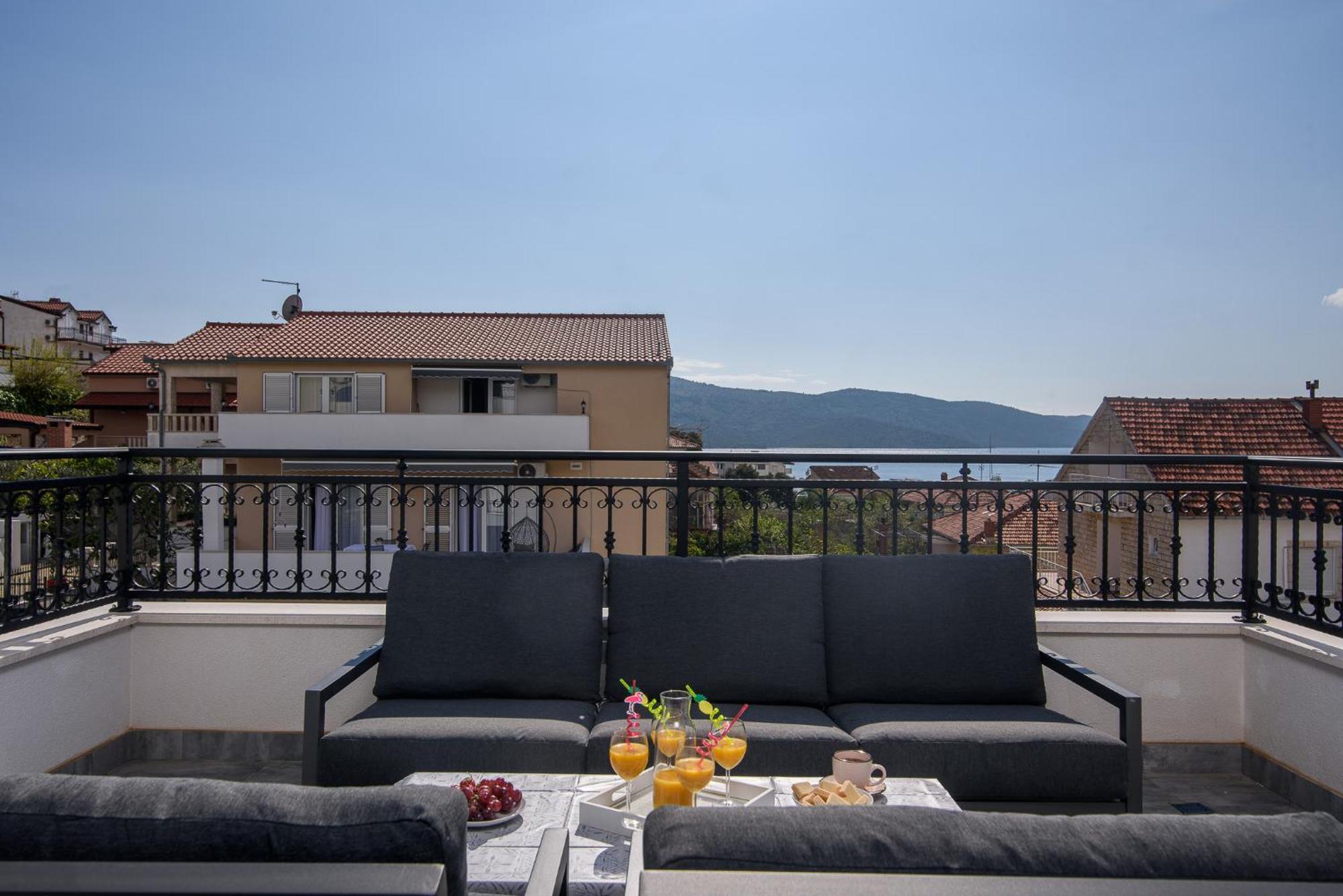 Villa Barbara & Zoran With Free Parking And Heated Swimming Pool Seget Vranjica Kültér fotó