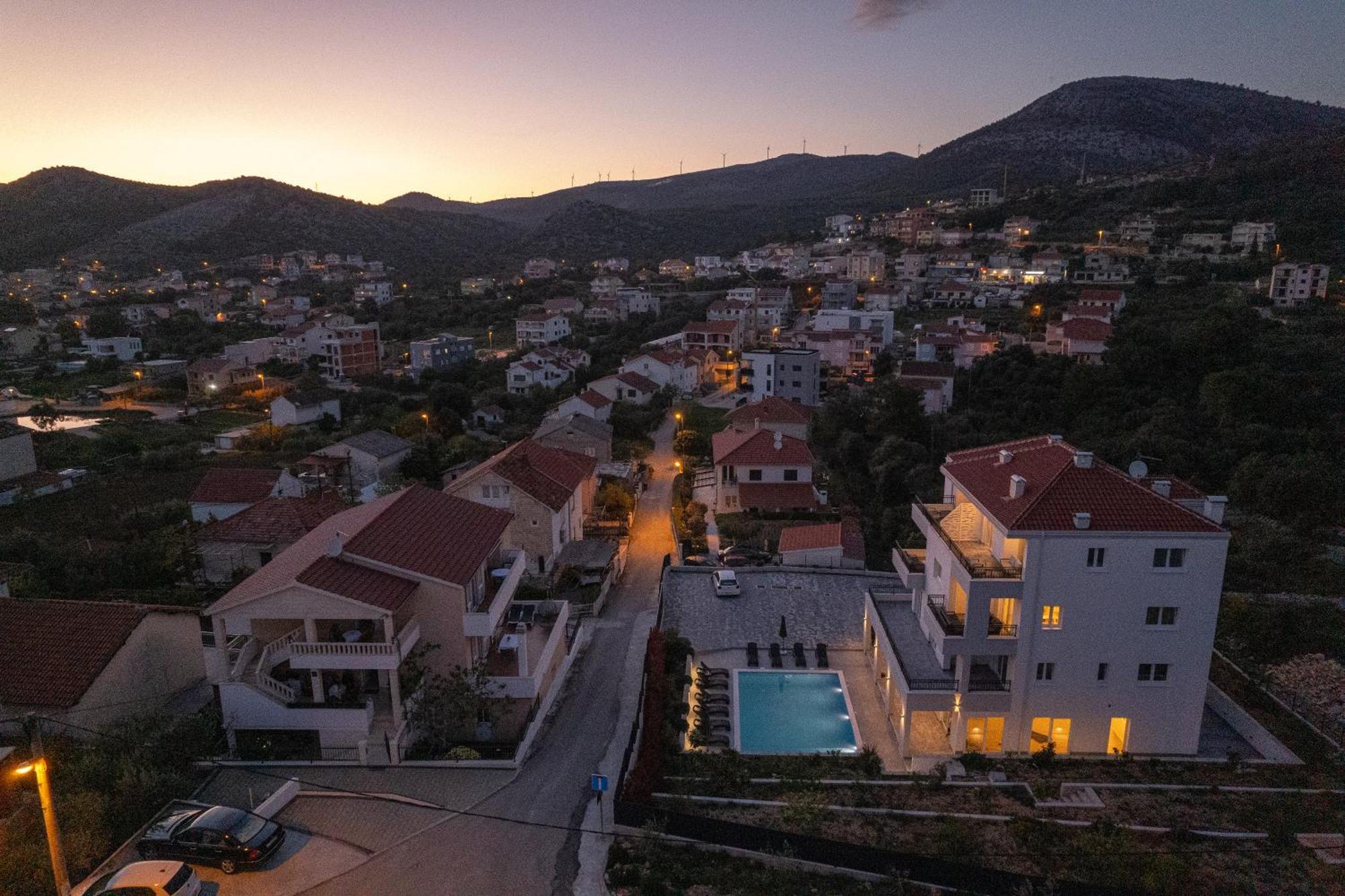 Villa Barbara & Zoran With Free Parking And Heated Swimming Pool Seget Vranjica Kültér fotó