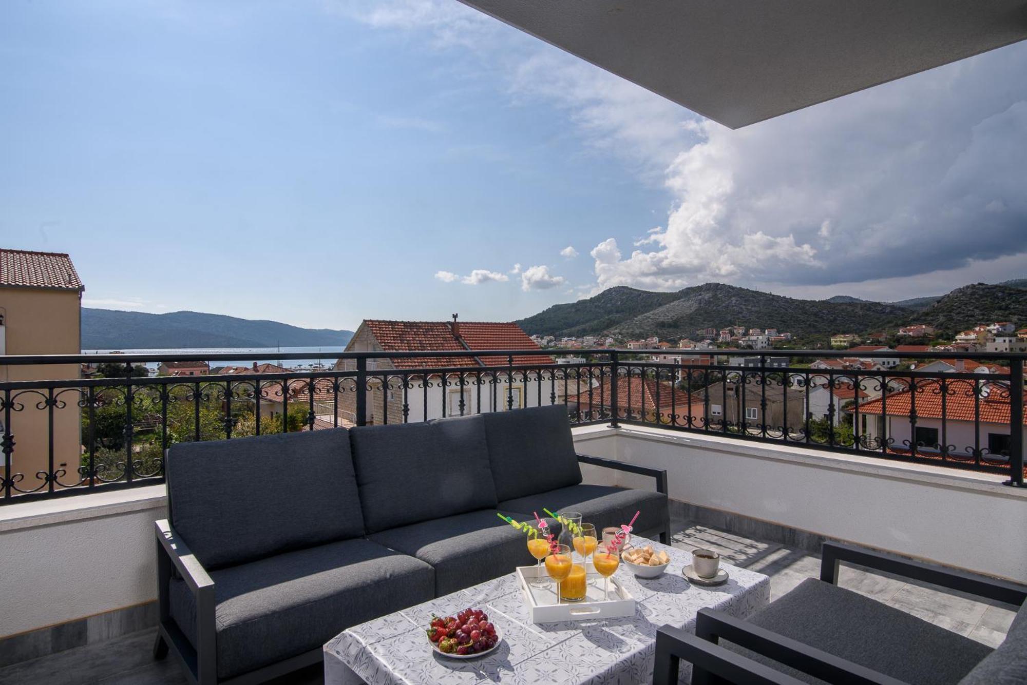 Villa Barbara & Zoran With Free Parking And Heated Swimming Pool Seget Vranjica Kültér fotó