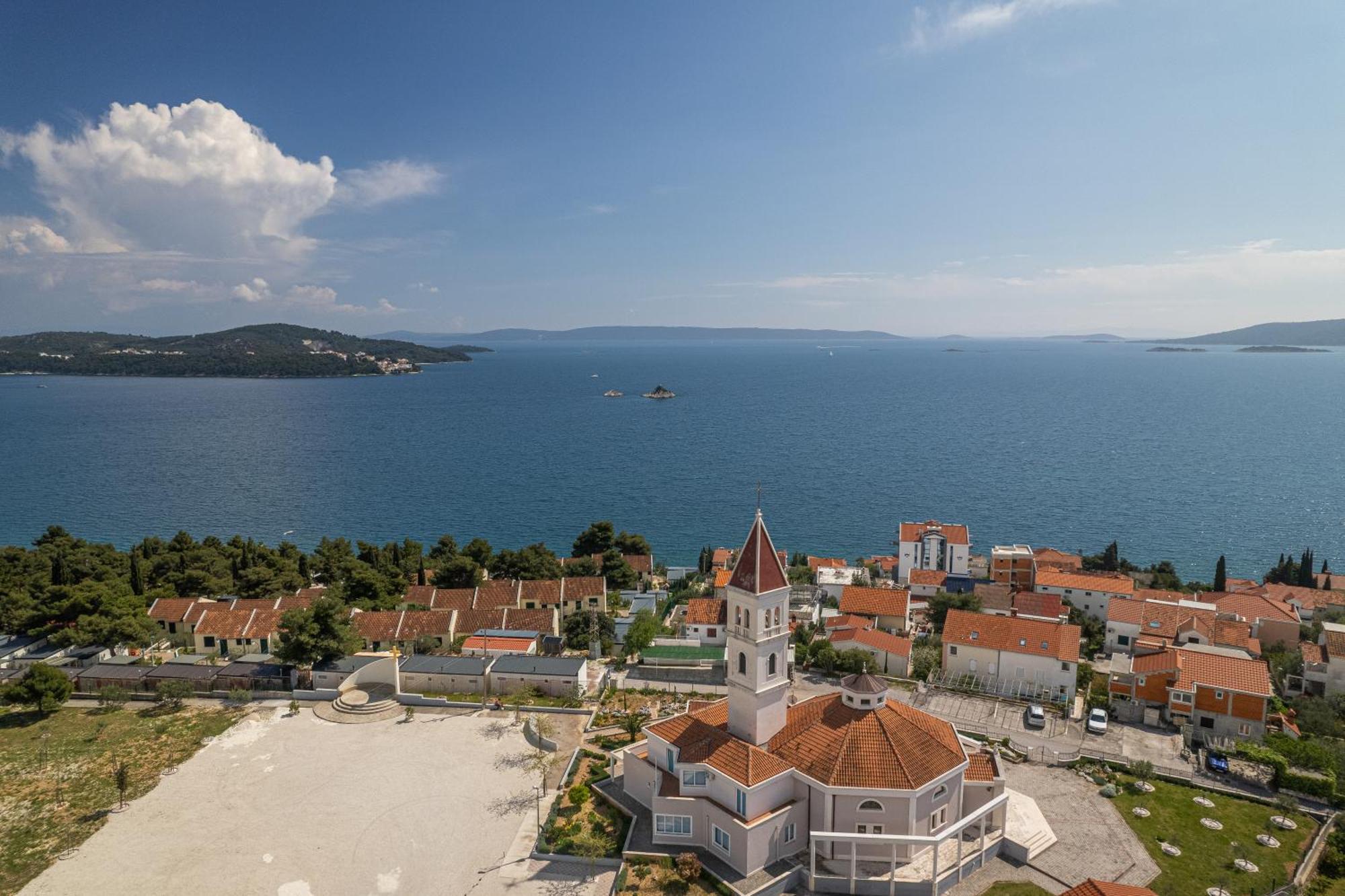 Villa Barbara & Zoran With Free Parking And Heated Swimming Pool Seget Vranjica Kültér fotó