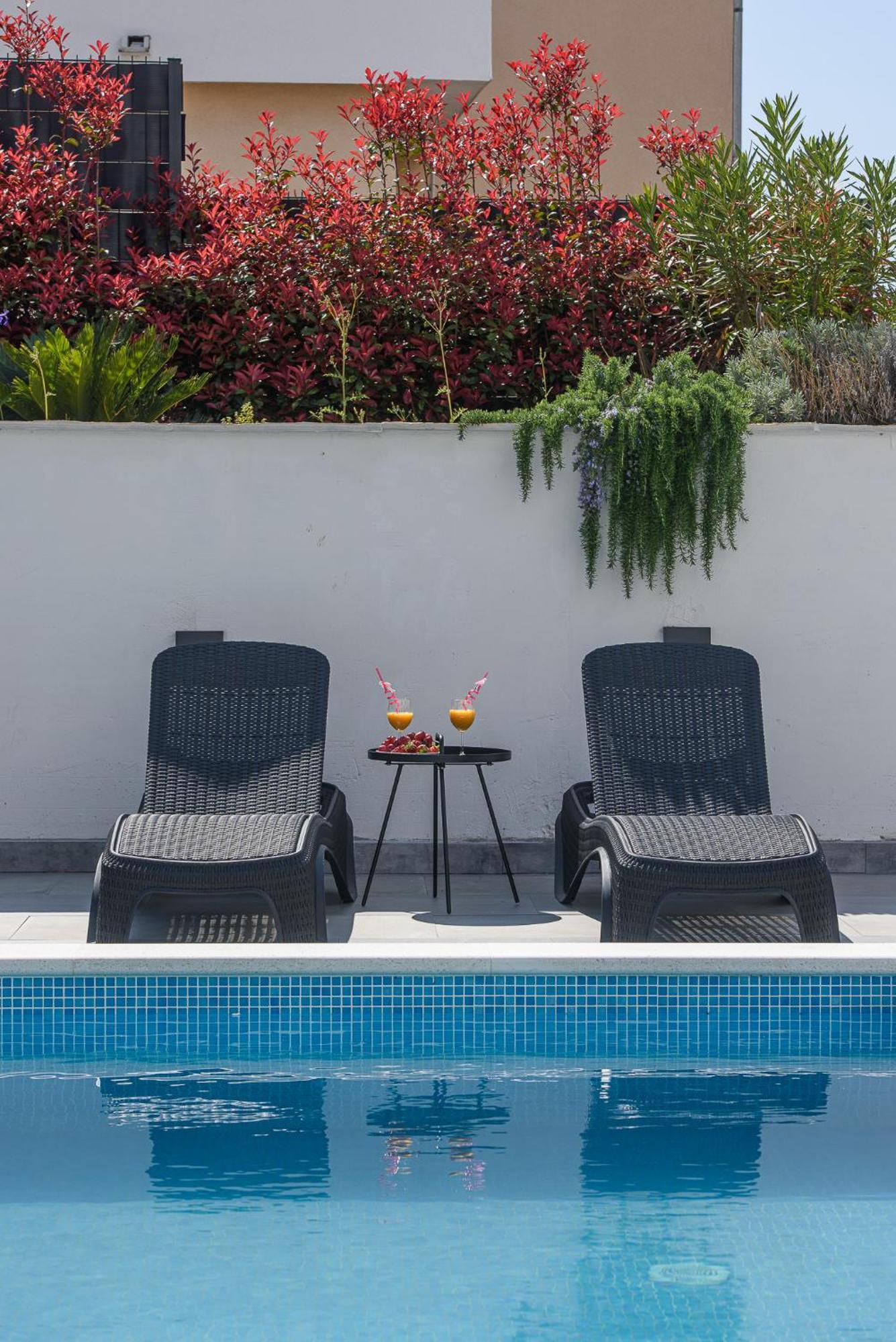 Villa Barbara & Zoran With Free Parking And Heated Swimming Pool Seget Vranjica Kültér fotó