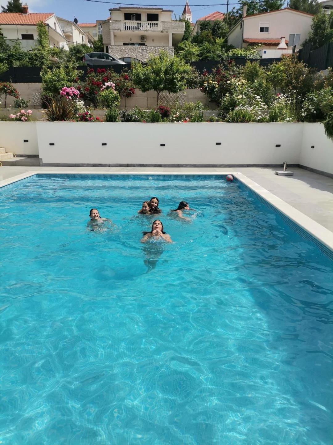 Villa Barbara & Zoran With Free Parking And Heated Swimming Pool Seget Vranjica Kültér fotó